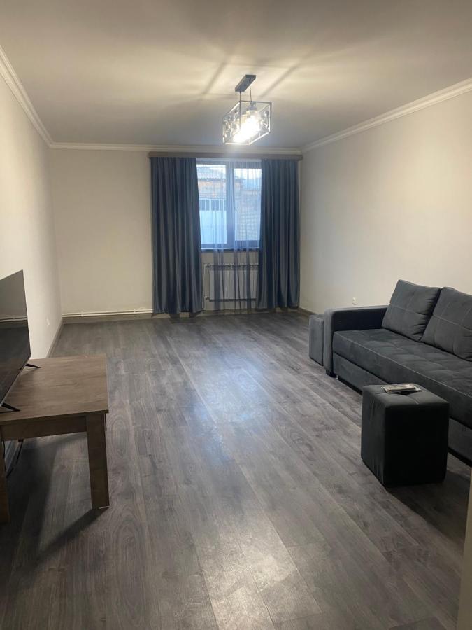 3 Cosy Apartment Near Airport Evn エレバン エクステリア 写真